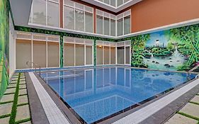 Treebo Golden Terminal Kochi Airport With Swimming Pool